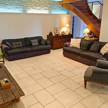 Les Cousteres De 16 Personnes بيت للعطل *