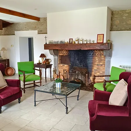 Les Cousteres De 16 Personnes منتريجياو