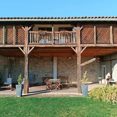 Les Cousteres De 16 Personnes *