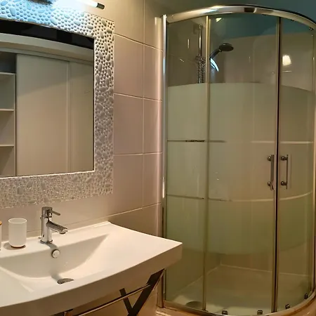 Les Cousteres De 16 Personnes بيت للعطل *