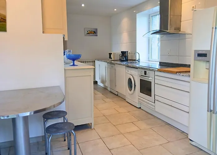 Les Cousteres De 16 Personnes بيت للعطل *