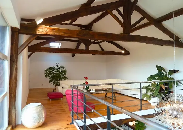 Les Cousteres De 16 Personnes