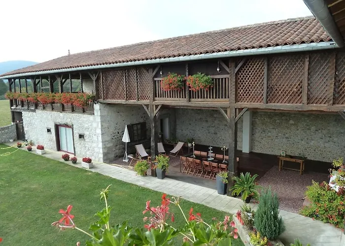 Les Cousteres De 16 Personnes * منتريجياو