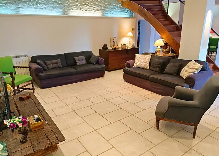 Les Cousteres De 16 Personnes بيت للعطل *