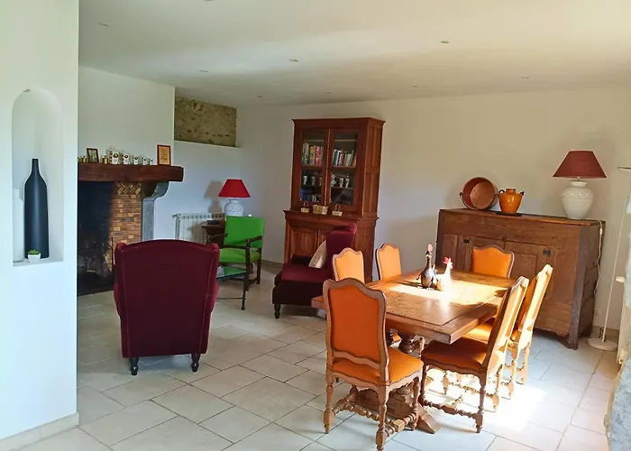 Les Cousteres De 16 Personnes بيت للعطل *