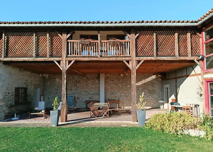 Les Cousteres De 16 Personnes *