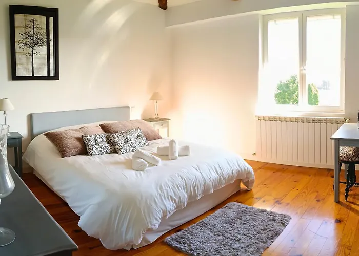 Les Cousteres De 16 Personnes * منتريجياو